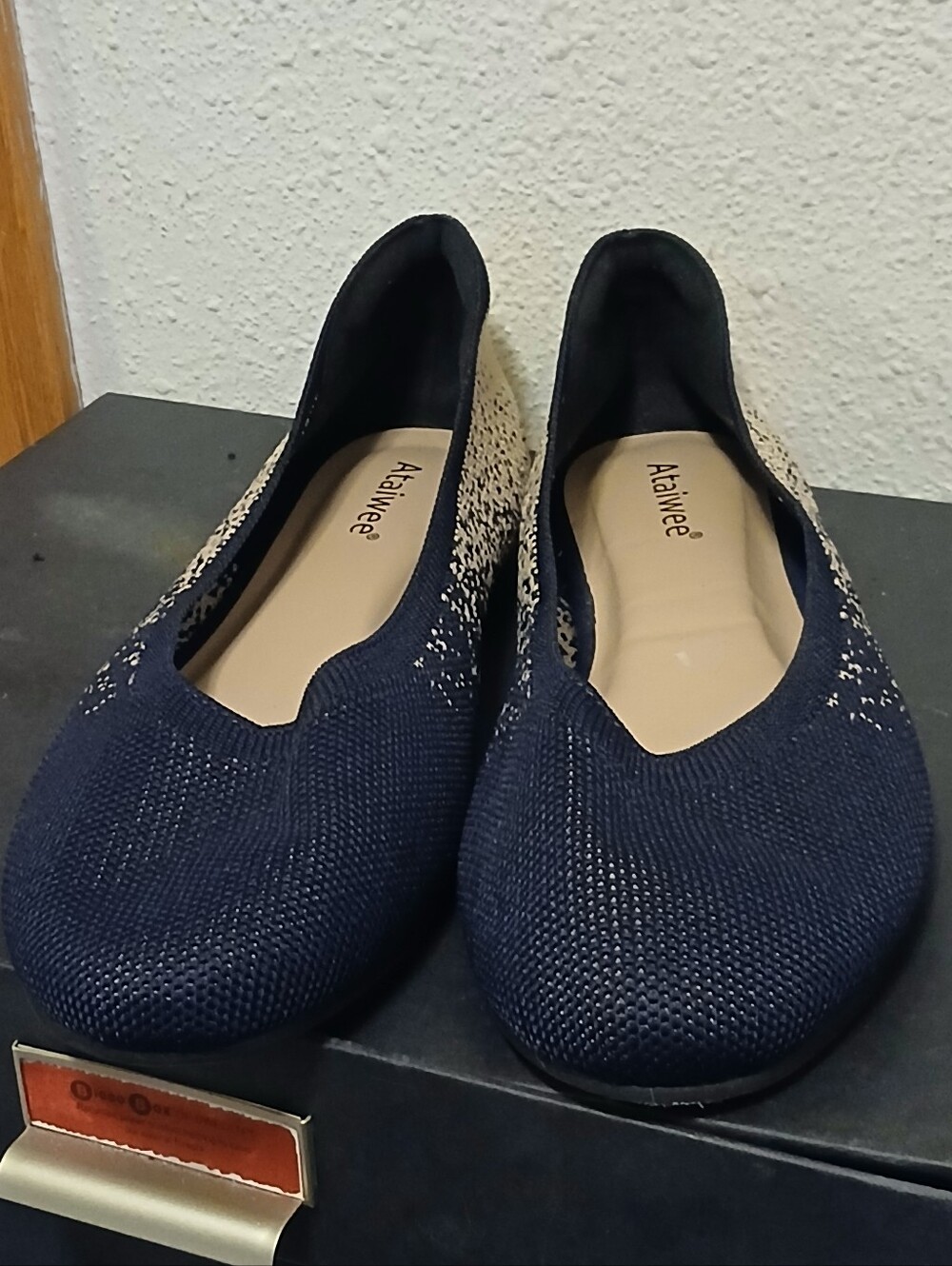 Ataiwee Navy Blue & Cream Knit Ballet Flats – Women’s Size 9W